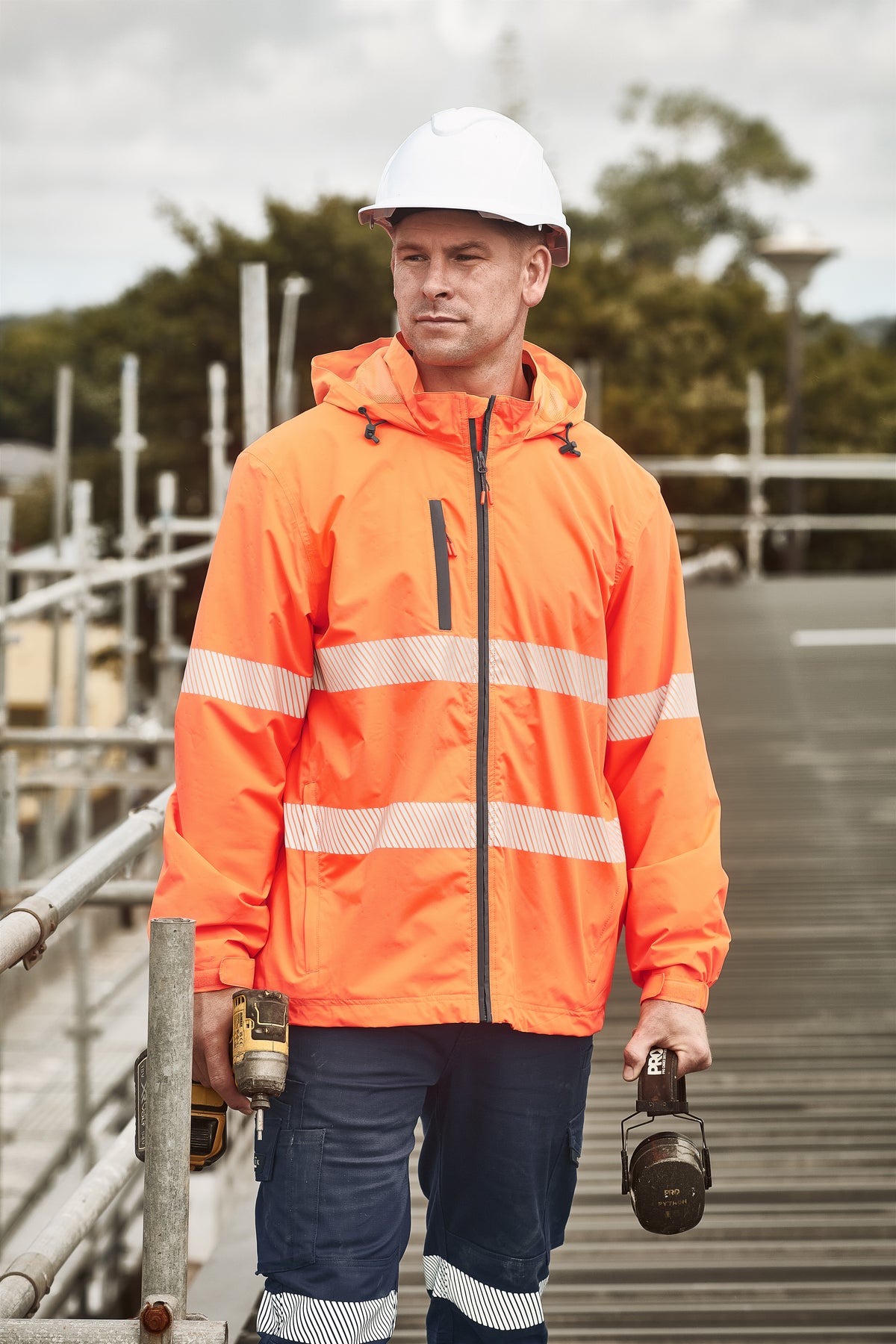 Syzmik Unisex Lightweight Taped Packable Rain Jacket